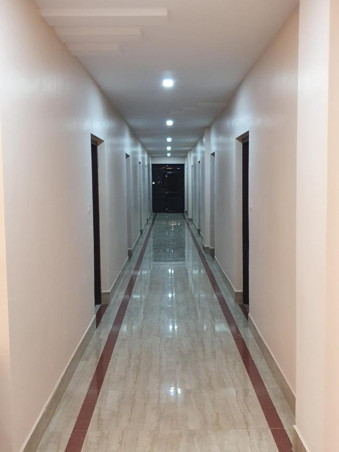 Hôtel Sri Lakshmi Palace A/C à Suluru Extérieur photo
